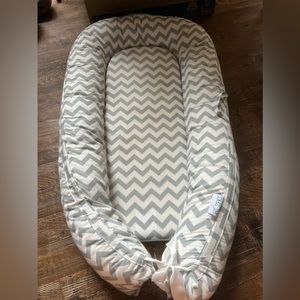 Boppy pillow / Lounger